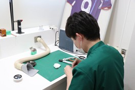 特徴　歯科技工士