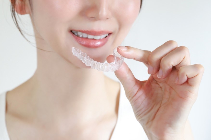 マウスピース矯正　女性　笑顔
